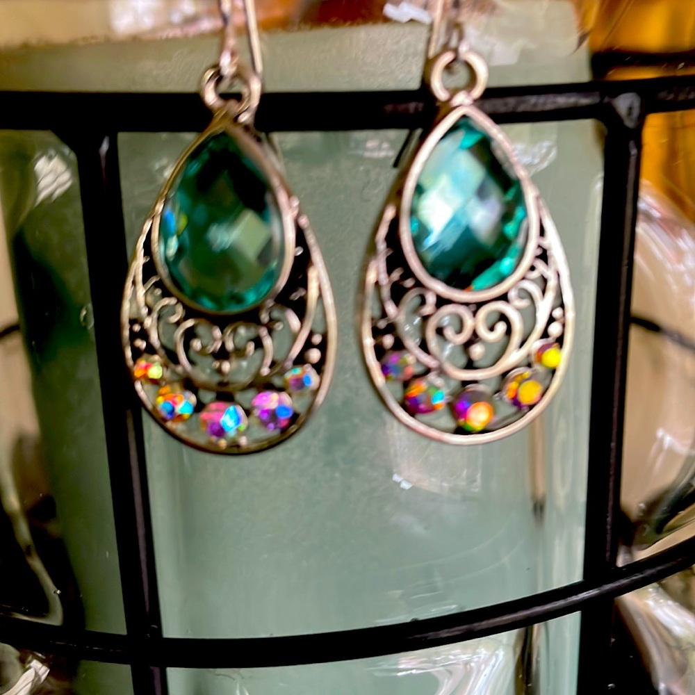 Periwinkle by Barlow Gorgeous Turquoise Aqua Drop Earrings